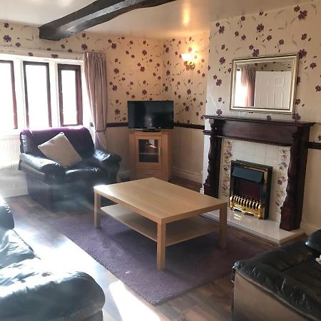 The Cottage, Cosy 2 Bedroom Pet Friendly Perfect For Contractors Free Secure Parking,Cctv Leeds  Exterior photo