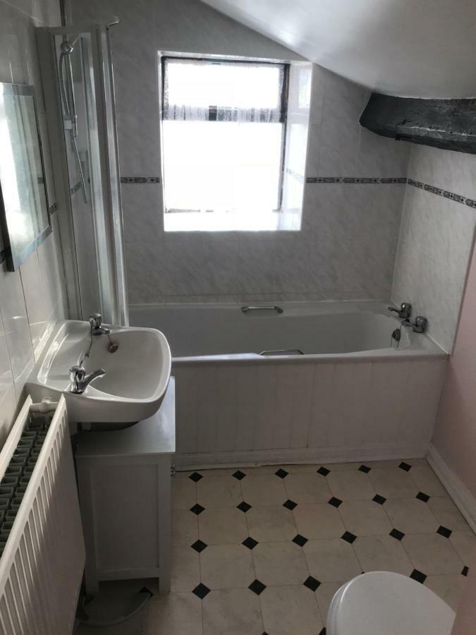 The Cottage, Cosy 2 Bedroom Pet Friendly Perfect For Contractors Free Secure Parking,Cctv Leeds  Exterior photo