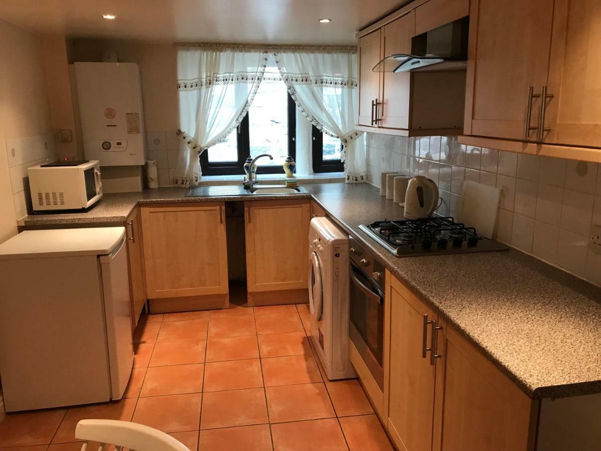 The Cottage, Cosy 2 Bedroom Pet Friendly Perfect For Contractors Free Secure Parking,Cctv Leeds  Exterior photo
